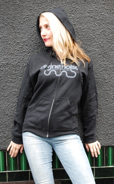 divine noise femail tee